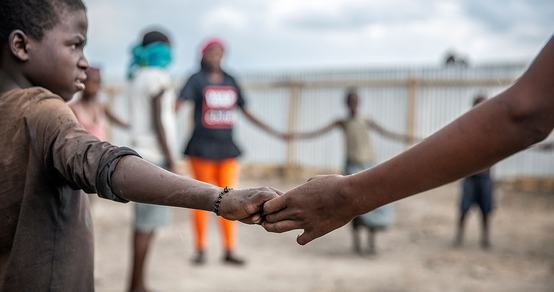 War Child_Kinderen in een kring_Mulongwe_IDEAL_DR Congo_180628