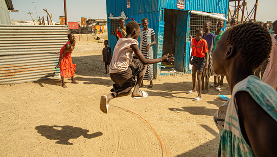 War Child Holland in South Sudan_Malakal_Safe_Space_Children jumping rope_200303