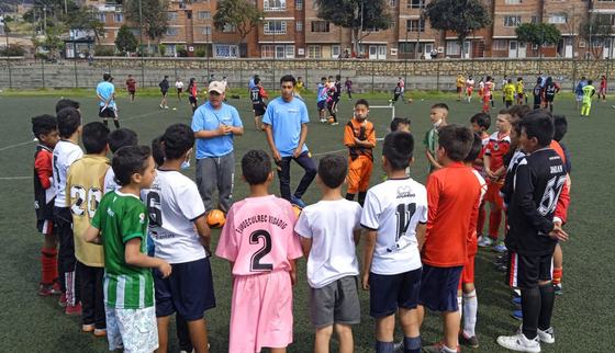War-Child_Play it for live and future_KNVB Worldcoaches_Johan Neeskens_Colombia_220124
