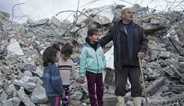 War Child Alliance_Earthquake_Syria_girls_and-adult20230208